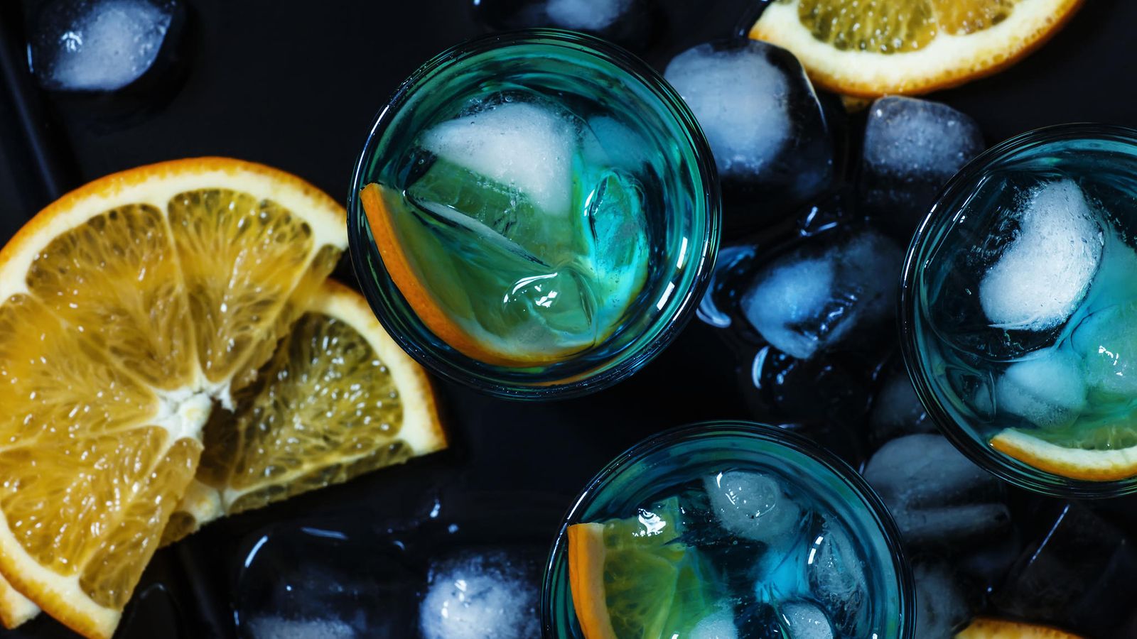 Sininen enkeli cocktail drinkki