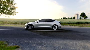 Tesla Model 3 hopeisena.