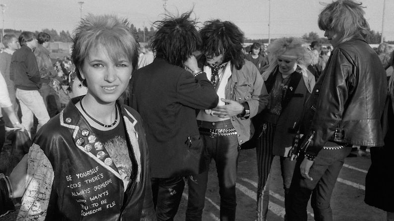 Nuorisoa Sun Rock festivaaleilla Forssassa kesäkuussa 1983.