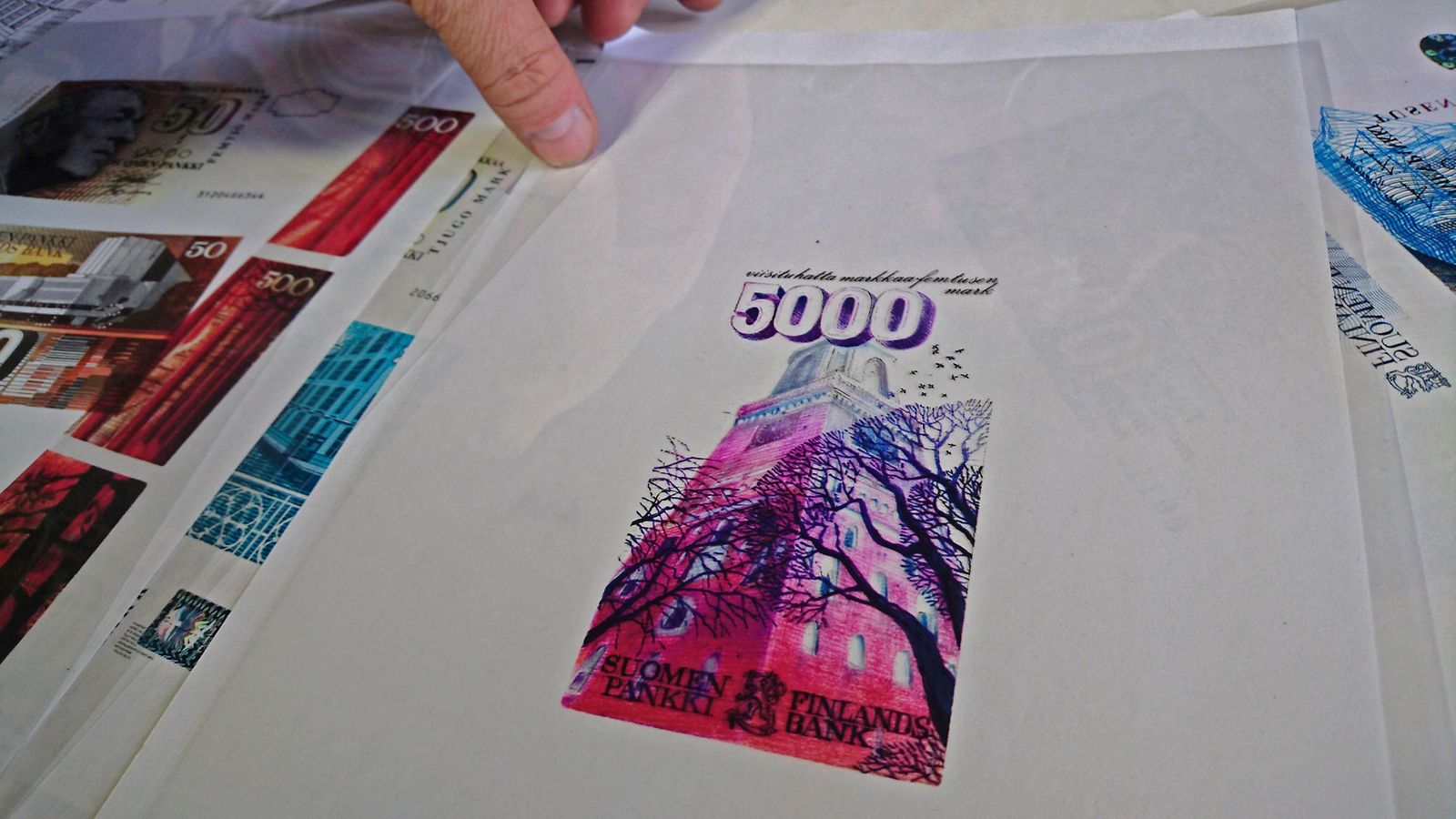 Huippugraafikon salainen työtehtävä: Suomeen harkittiin 5 000 markan  seteliä – katso kuva 