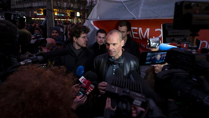 Nuit Debout pariisi mielenosoitus kreikka talousministeri varafakis