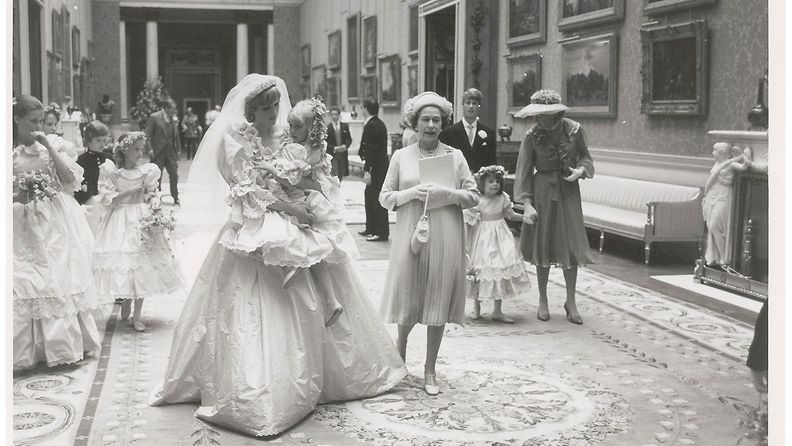 Elisabeth ja Diana Dianan ja Charlesin häissä 1981