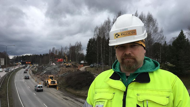 Kehä I:n parannusurakan pääurakoitsijana Graniittirakennus Kallio töitä johtaa työmaainsinööri Timo Laitinen