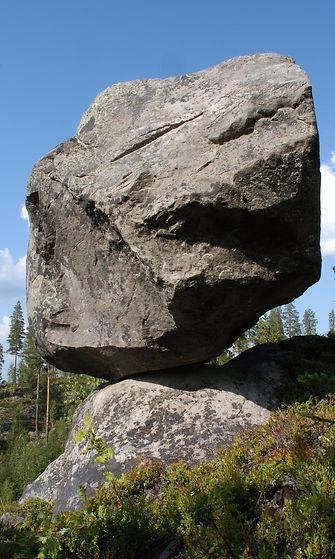 Kiikkuva kivi Särkilammin lohkare Juuka kuva Jari Väätäinen GTK