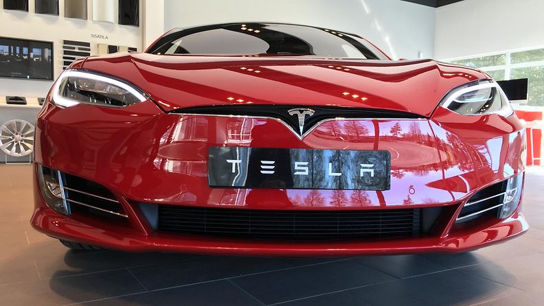 Uusi Tesla Model S.
