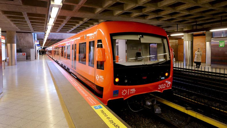 M300-sarjan metrojuna HKL:n ja HSL:n tiedotustilaisuudessa Itäkeskuksen metroasemalla Helsingissä