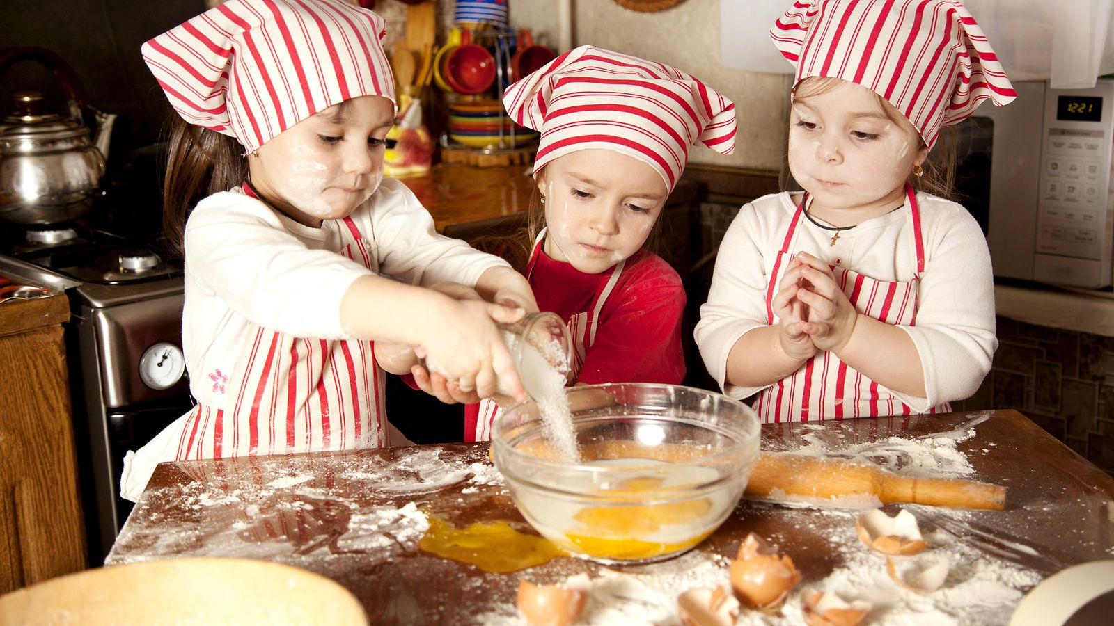 lapset leipoo