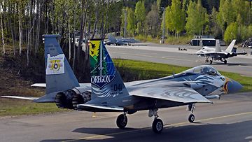 Oregonin kansalliskaartin erikoismaalattu F-15C-hävittäjä palaa päivän ensimmäiseltä lentokierrokselta tiistaina 10. toukokuuta.