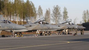 F-15-rivistöä Rissalassa siirtolennon jälkeen 6. toukokuuta. Paikka: Karjalan Lennosto. Kuva:Ilmavoimat
