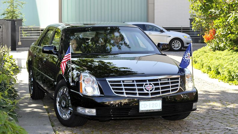 Yhdysvaltain suurlähettilään auto Helsingissä