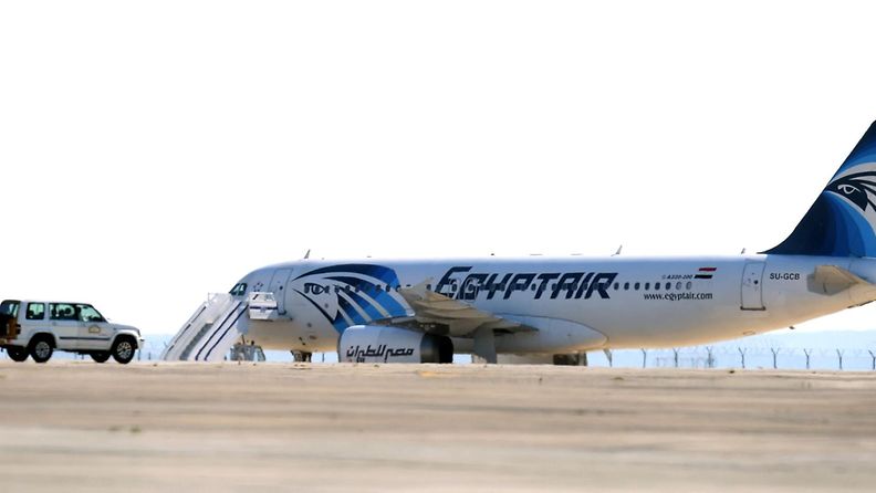 34461848 EgyptAir Airbus A-320