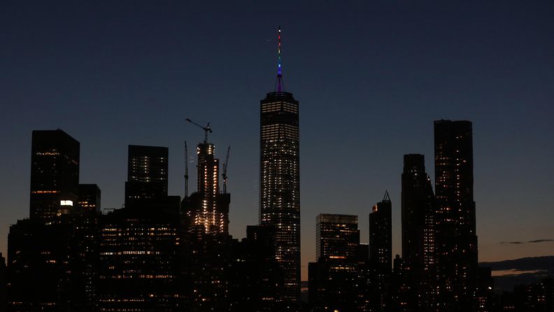 WTC sateenkaaren väreissä