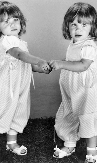 Mary-Kate ja Ashley Olsen 1980-luvun loppu 1