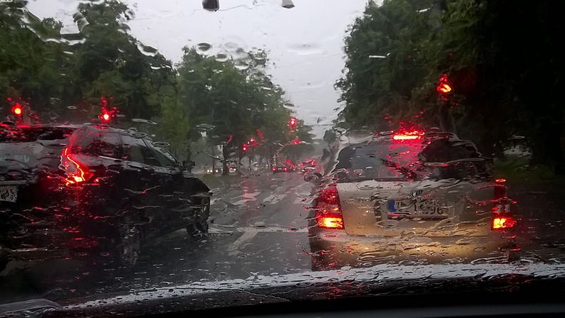 Sadetta Helsingissä 16. kesäkuuta 2016. Kuva: Arto Jousikari