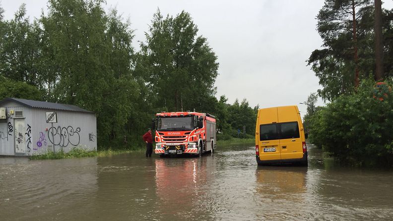 tulva vantaa paloauto 2