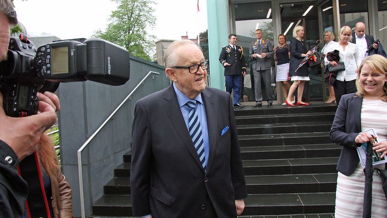 Martti Ahtisaari USA:n suurlähetystön itsenäisyyspäiväjuhlissa 16.6.2016