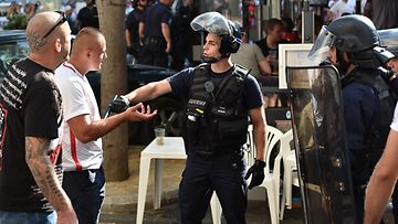 Puolan fanit ja poliisi, Marseille (3)
