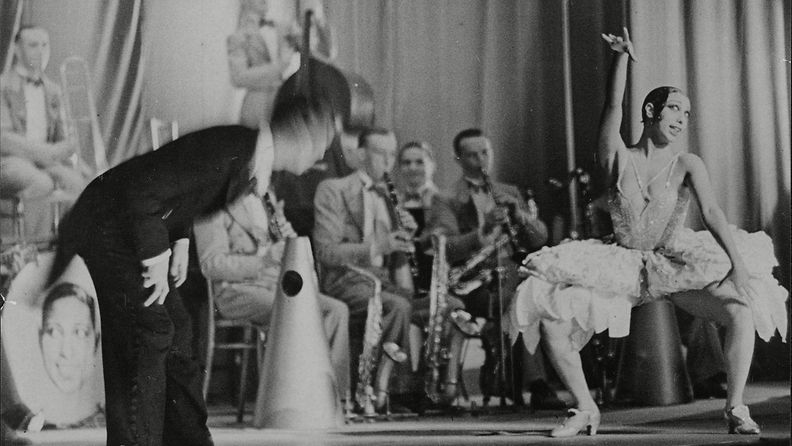 Josephine Bakerin show pyöri osin hänen pyllynsä ympärillä. 