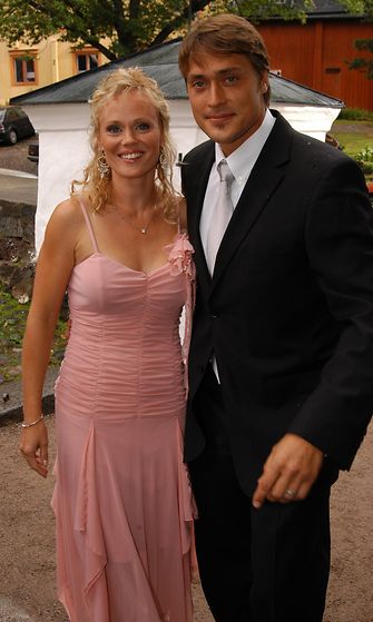 Teemu ja Sirpa Selänne Jari ja Vanessa Kurrin häissä 17.7.2004