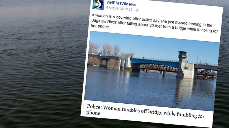 Nainen putosi alas sillalta kännykkäänsä tavoitellessaan Bay Cityssä.