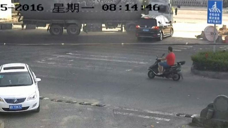 Kiina onnettomuus sementtiauto ja henkilöauto elokuu 2016