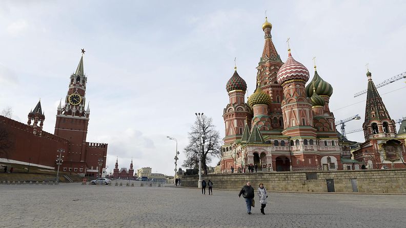 Punainen tori ja Pyhän Vasilin katedraali (oik.) ja Kreml (vas.) Moskovassa 21. maaliskuuta 2016.