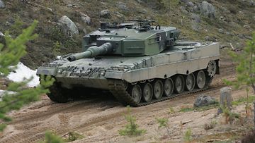 leopard_2 xa360 Armeija puolustusvoimat aseet tankki sotilas helikopteri harjoitus
