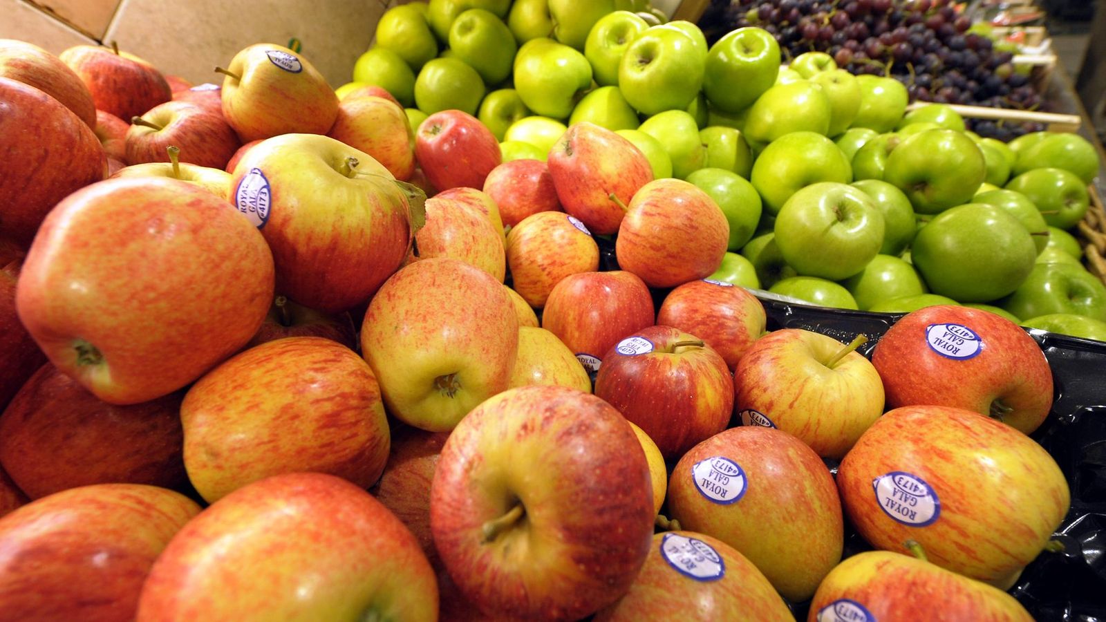 Omenaa ruokakaupassa