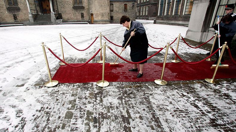Näin vielä vuonna 2007? Punaista mattoa putsataan Barrosoa varten. 