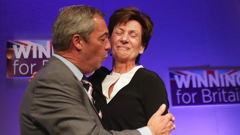 Nigel Farage halaa Diane Jamesia