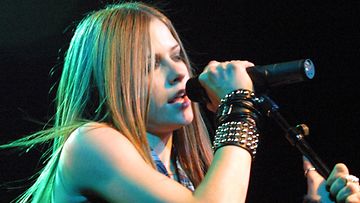 Avril Lavigne 2002 1