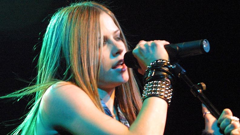 Avril Lavigne 2002 1