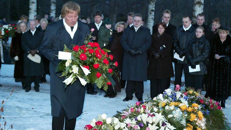 Danny Armin hautajaisissa 2002