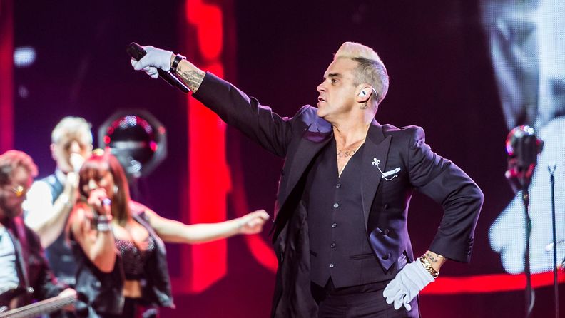 Robbie Williams lavalla Bråvalla-festivaaleilla Norrköpingissä 26.6.2015