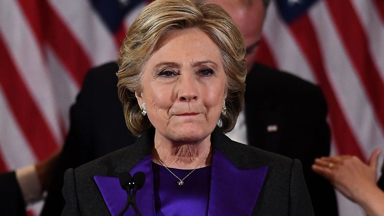 Hillary Clinton puhui kannattajilleen hävityn presidentinvaalikampanjan jälkeen.