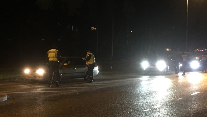 Poliisi, ratsia, puhallus, Vantaa