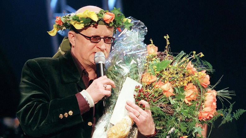 Juice Leskinen 50-vuotisjuhlakonsertissa Tampere-talossa 23.2.2000