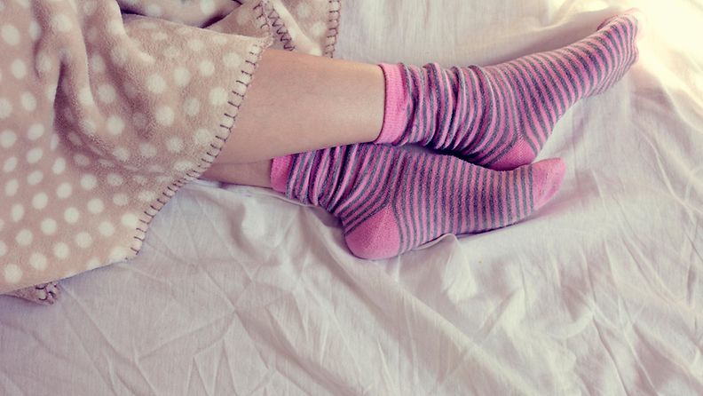 sukat sängyssä 