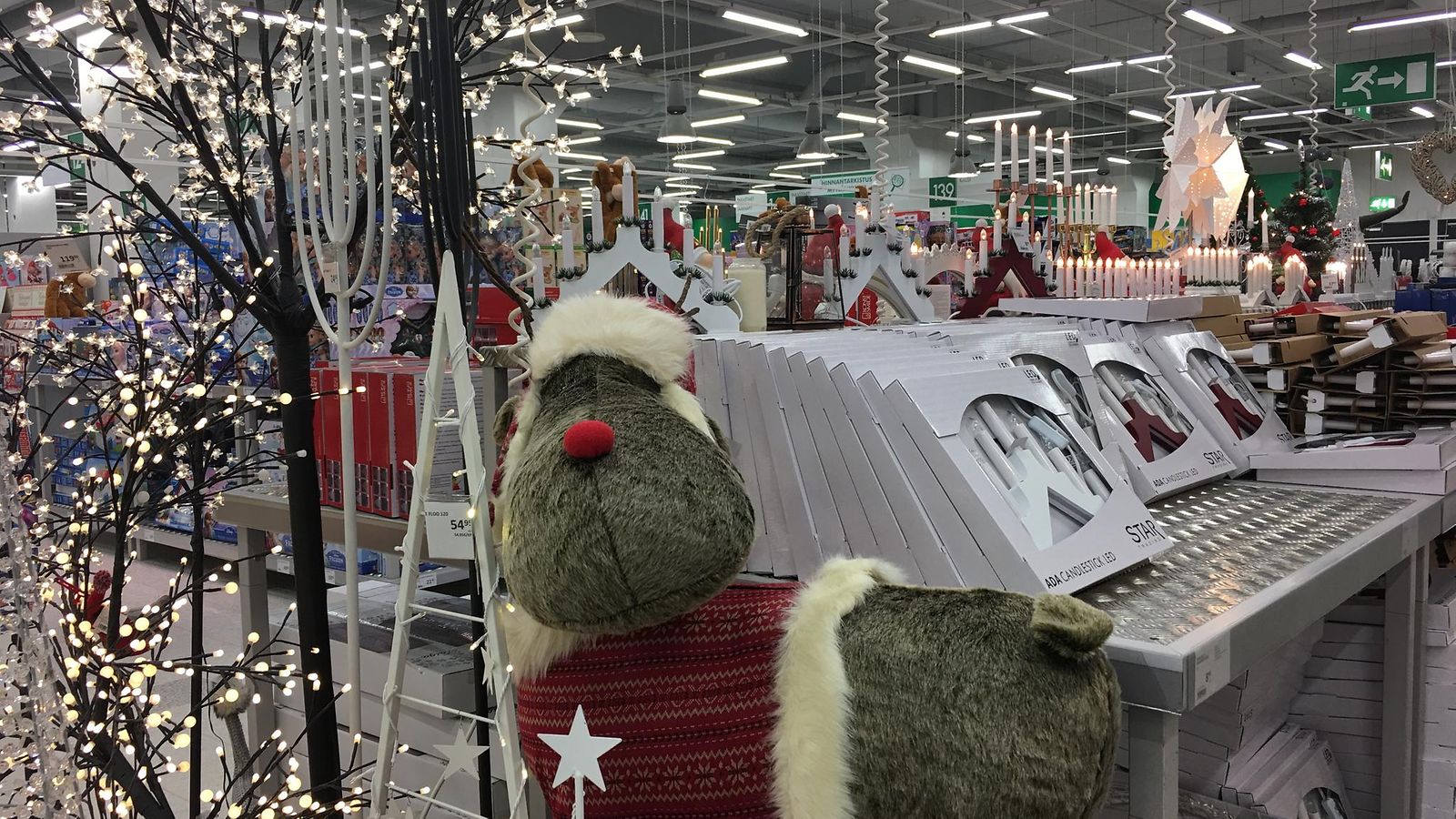 Varaslähtö jouluun: Ostoksilla jo runsaasti väkeä – tänä vuonna lahjat voi  ostaa yölläkin 