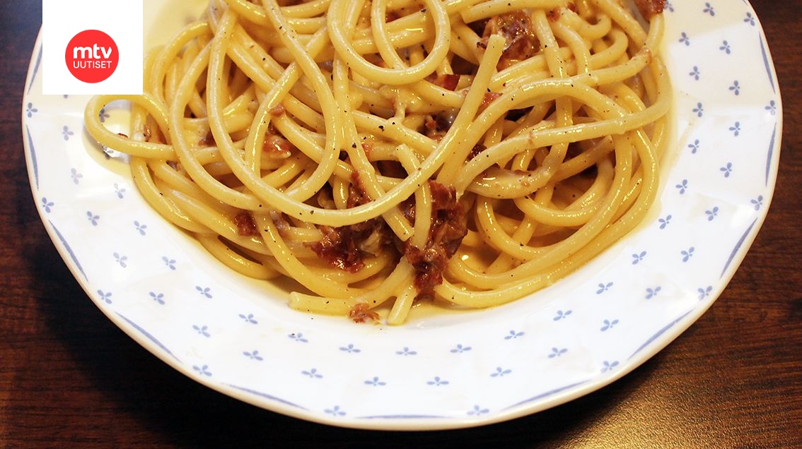 Kaikkien lohturuokien ykkönen: Tee itse herkullista pasta carbonaraa |  Makuja | MTV Uutiset