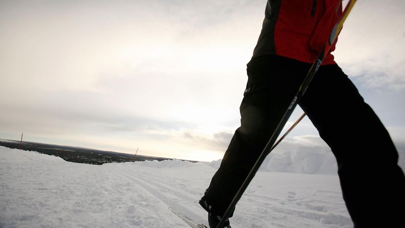 Murtomaahiihto saariselkä kuvituskuva hiihtäjä hiihto