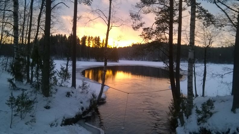 Syvänsinjärvestä lähtevä Kaivanto-joki Pieksämäellä.