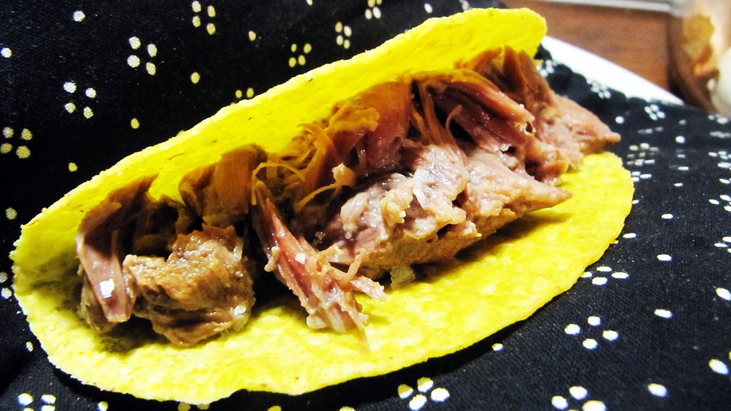 Mole-kastike ja oluessa haudutettu possunposki -taco | Makuja | MTV Uutiset