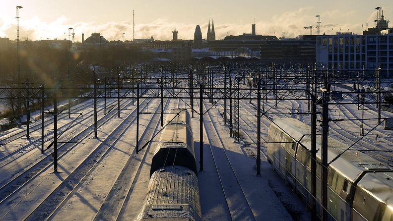 VR talvi kuvituskuva juna junaliikenne