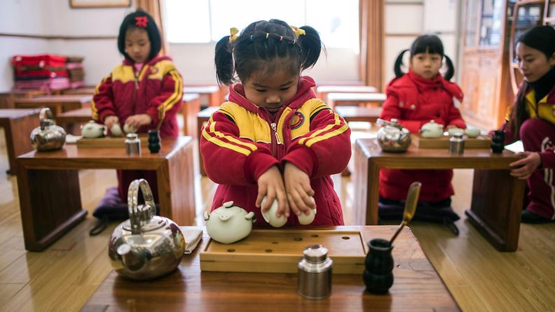 Kiina teeseremonia lapset