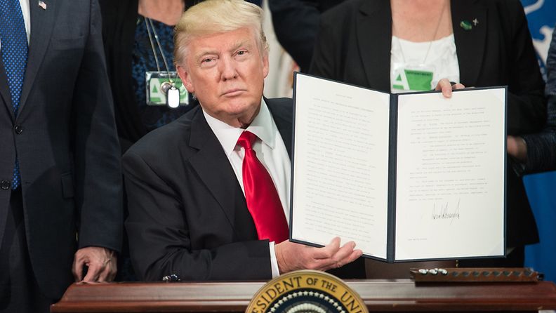 Trump muuri allekirjoitus