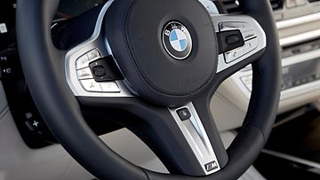 BMW M760Li 5