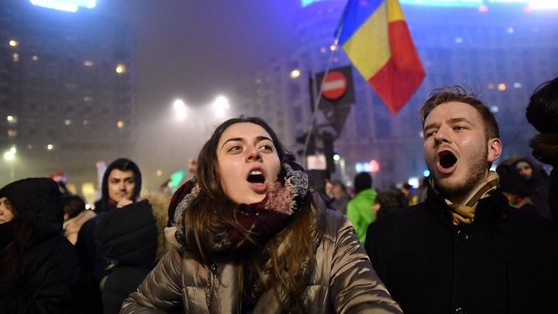 Romania mielenosoitus mielenosoittajat protesti