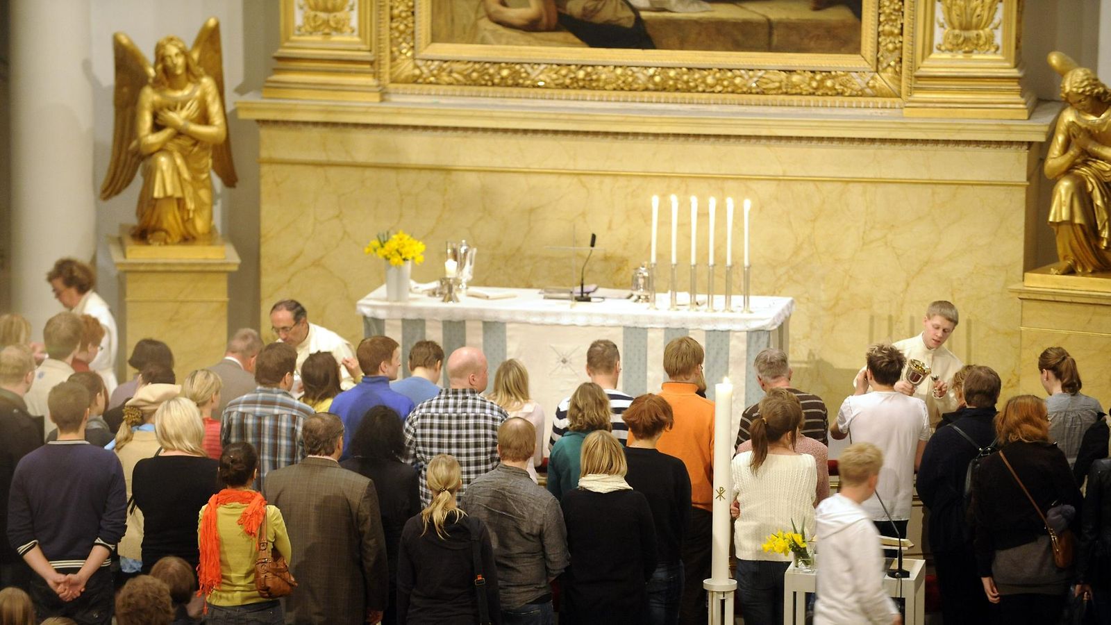 Luterilainen viettää pääsiäistä ristin varjossa, ortodoksi jaksaa iloon  asti 