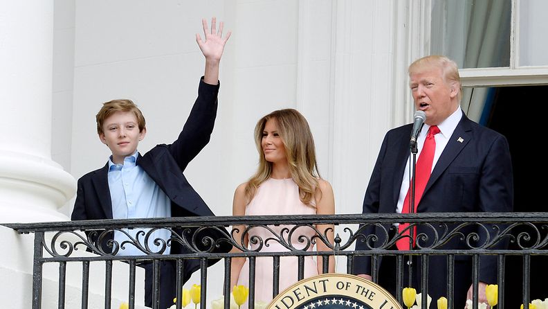 Barron Trump, Melania Trump, Donald Trump Valkoisessa talossa 17.4.2017
